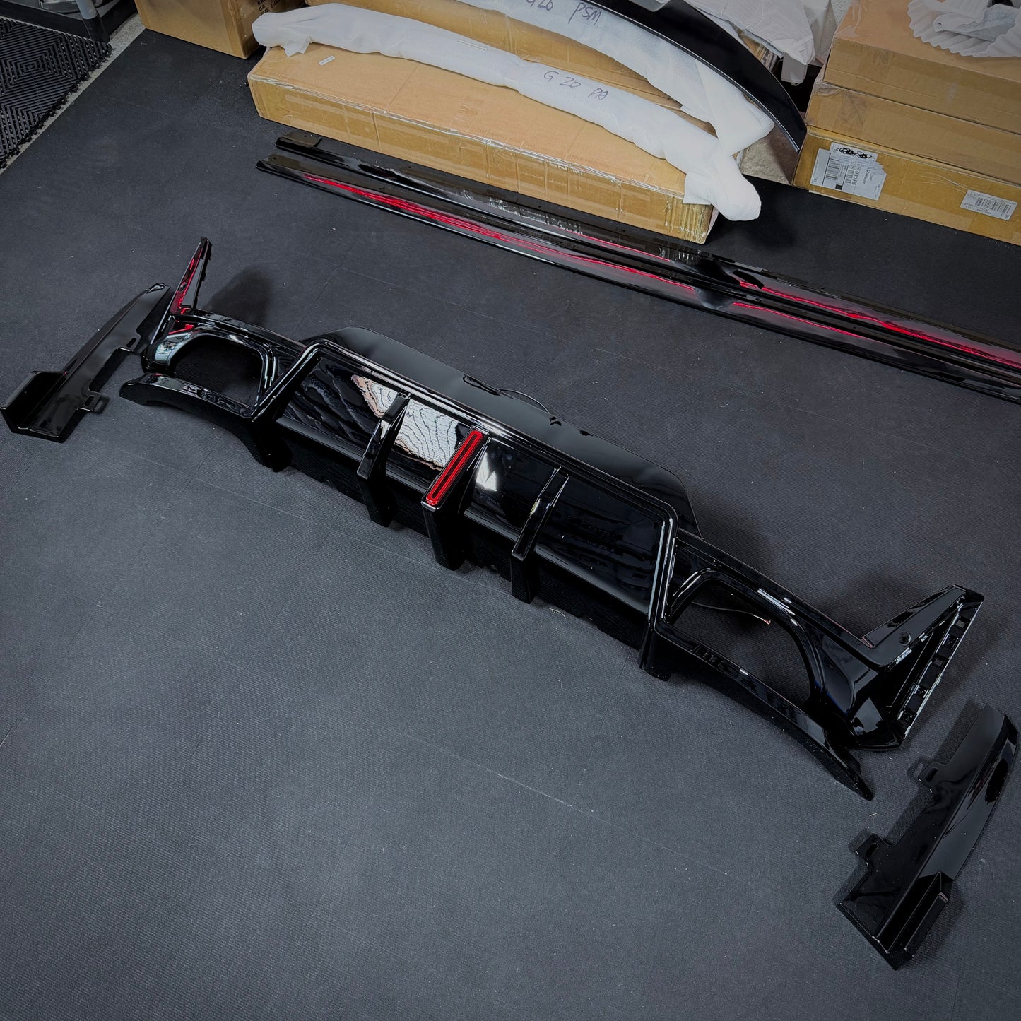 GLOSS BLACK REAR DIFFUSER WITH BRAKE LIGHT - BMW G20 3 SERIES LCI